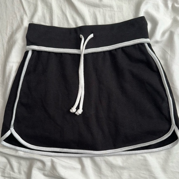 SO Black Skirt skort with White trim piping sporty style small Y2K cotton - Picture 4 of 4